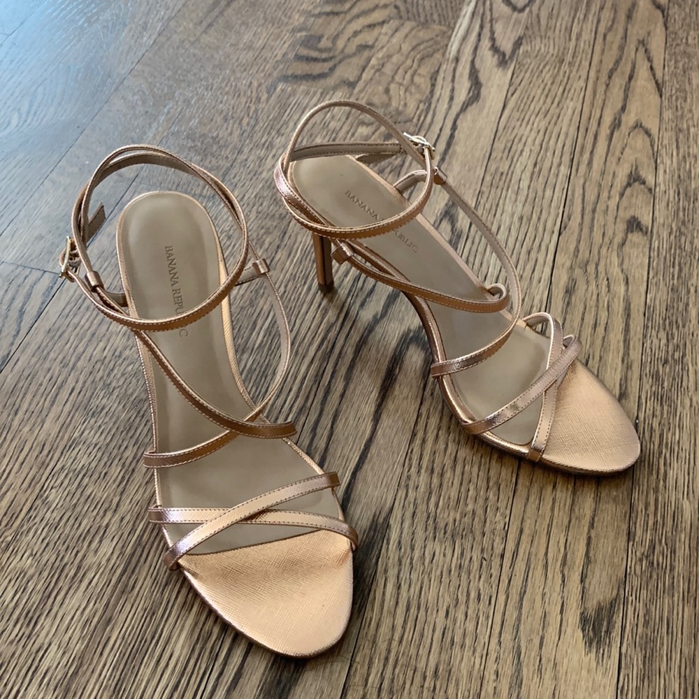 EUC Banana Republic leather rose gold strappy stiletto sandal heels